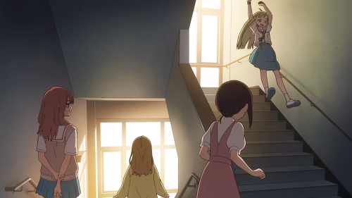 Youtube 『ray 超かぐや姫！Version』からの引用
学校でかぐやが彩葉の制服を着てジャンプしている