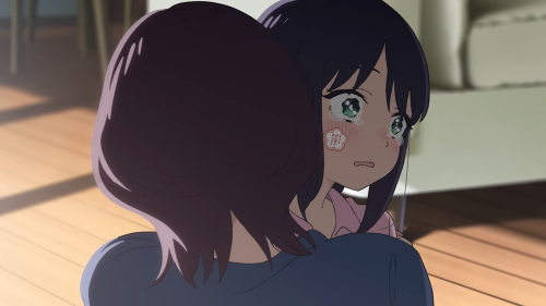 Youtube ray 超かぐや姫！Versionからの引用
幼い彩葉を抱きしめる母親