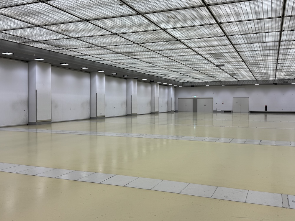 待機列が形成された1階の展示スペース